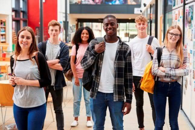 Proposta acaba com as cotas para negros, indígenas e deficientes físicos nas universidades federais
